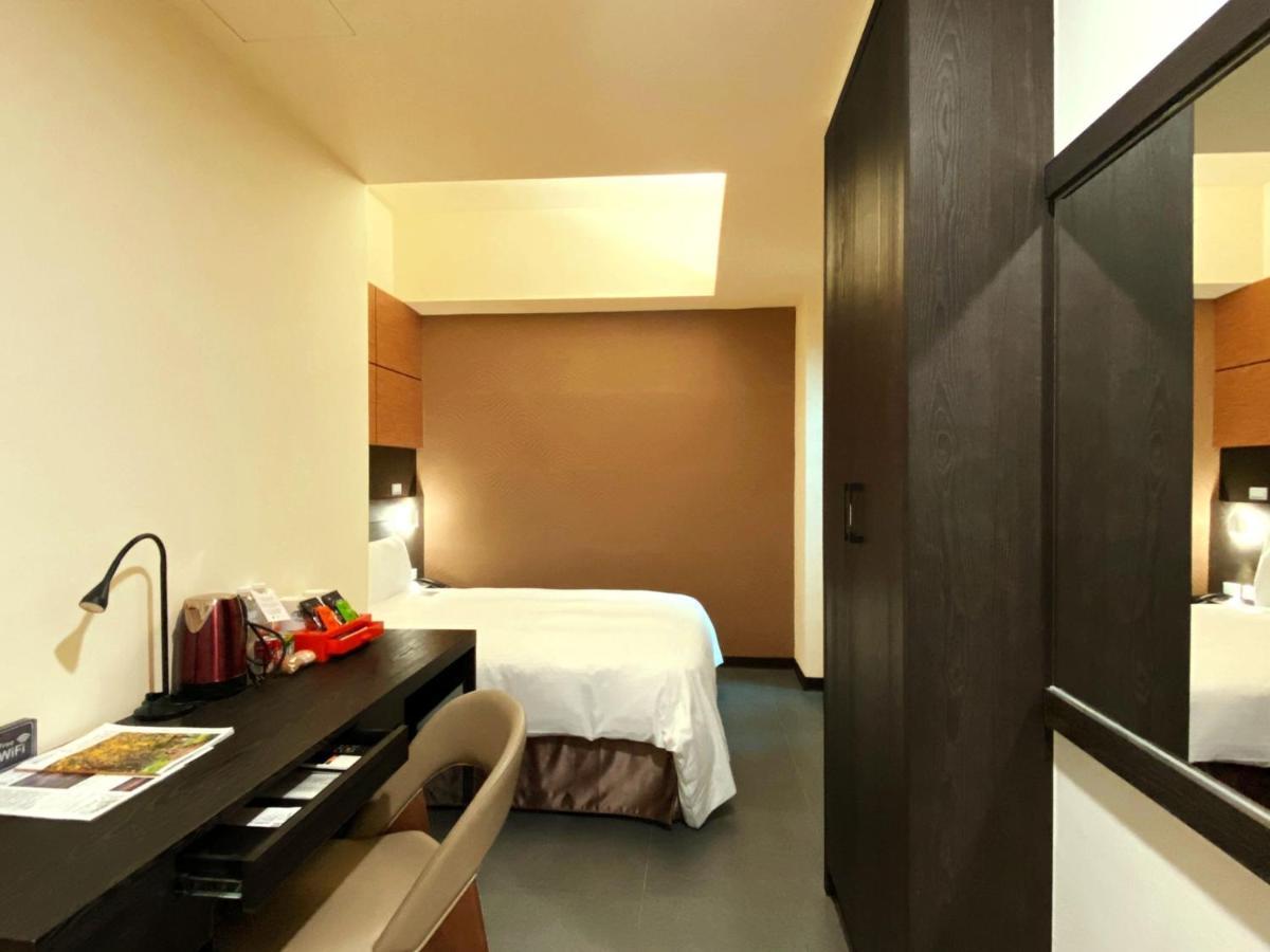 San Juan Easy Stay Inn Tainan Exterior photo